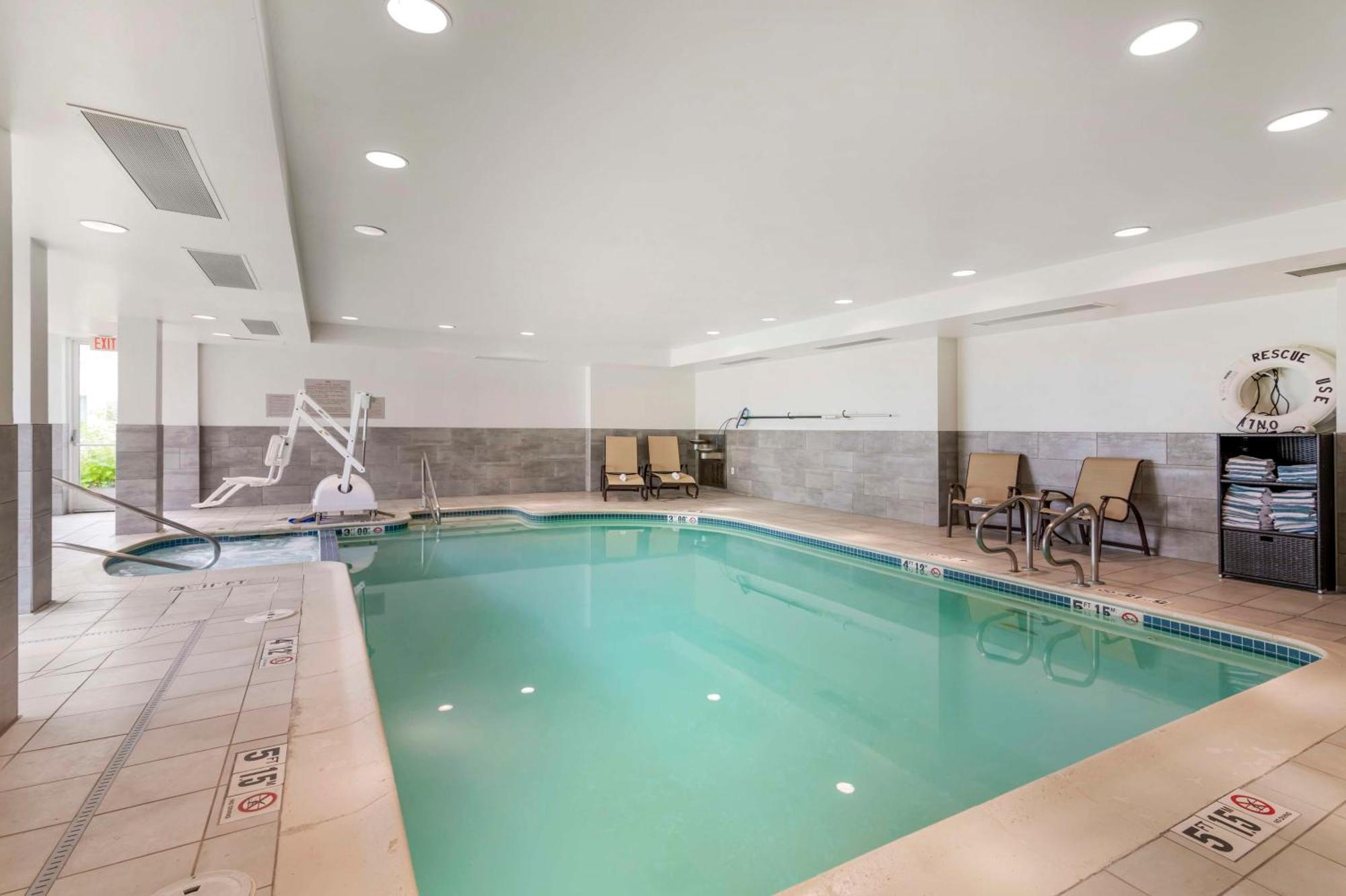 Hilton Garden Inn Portland Airport Exterior photo